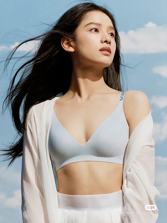 张婧仪写真